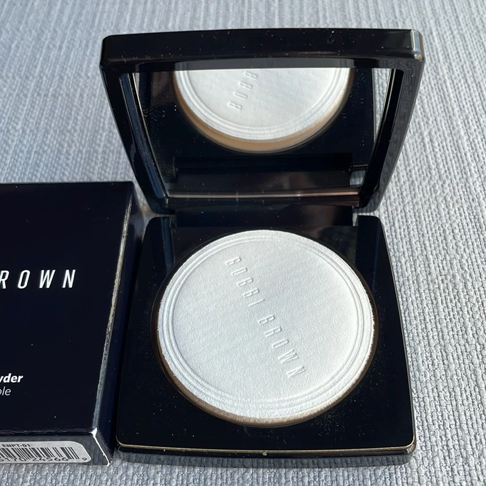 Bobbi Brown Sheer Finish Pressed Setting Powder - pale yellow